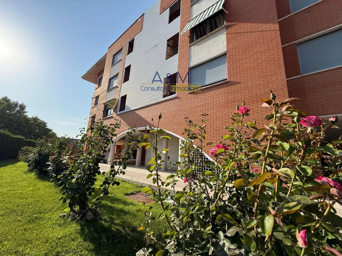 Vista exterior de Ático en venta en Valladolid con Calefacción, Parquet y Terraza
