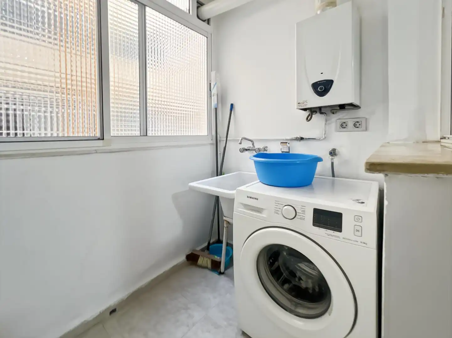 Baño de Piso de alquiler en Castellón de la Plana / Castelló de la Plana con Aire acondicionado, Amueblado y Balcón