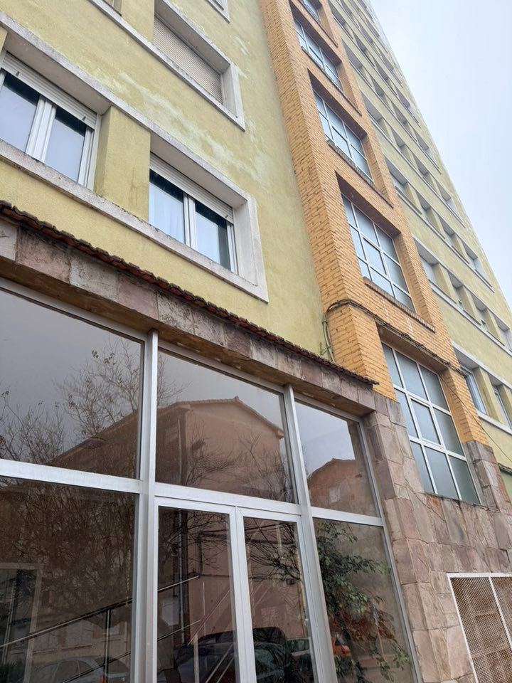 Vista exterior de Piso en venta en Torrelavega  con Parquet, Terraza y Amueblado