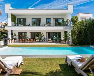 Jardí de Casa o xalet en venda en Marbella amb Aire condicionat, Terrassa i Piscina