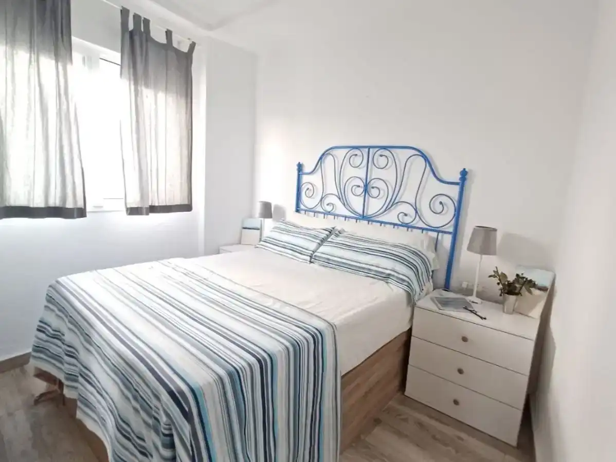 Habitación de Piso de alquiler en Rota con Aire acondicionado, Amueblado y Balcón