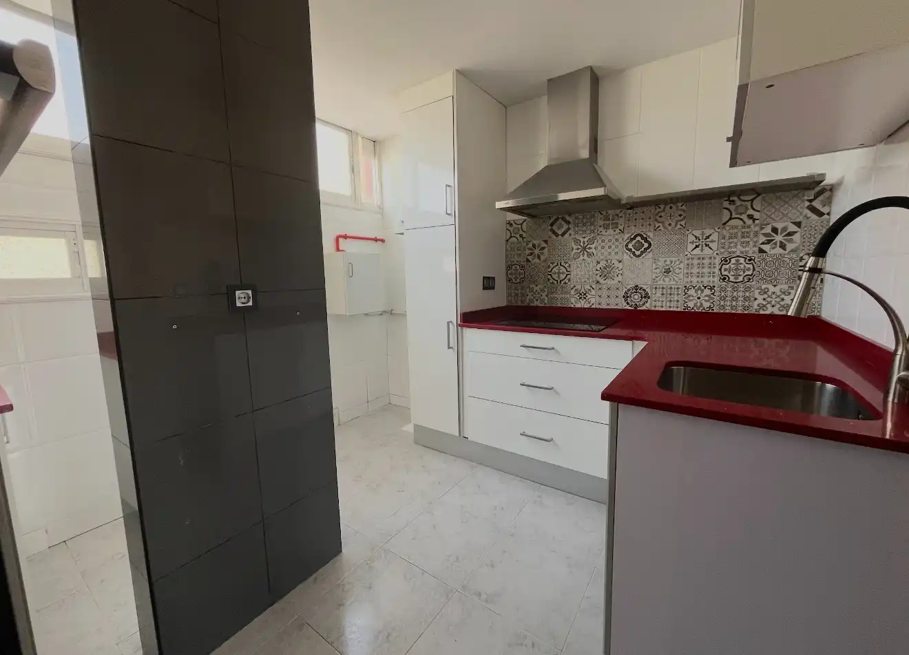 Cuina de Pis en venda en Barcelona amb Forn i Balcó