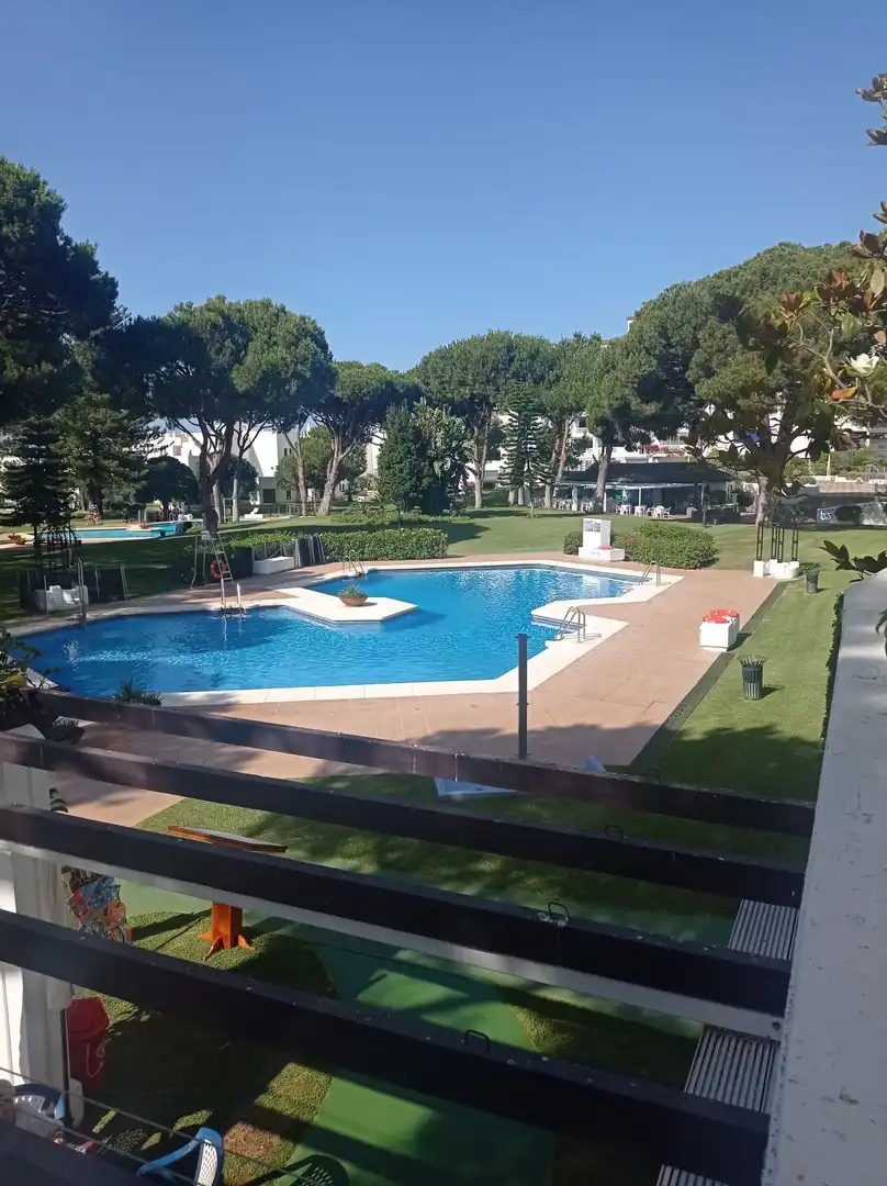Apartamento con piscina en venta en Nueva Andalucía, imagen 3