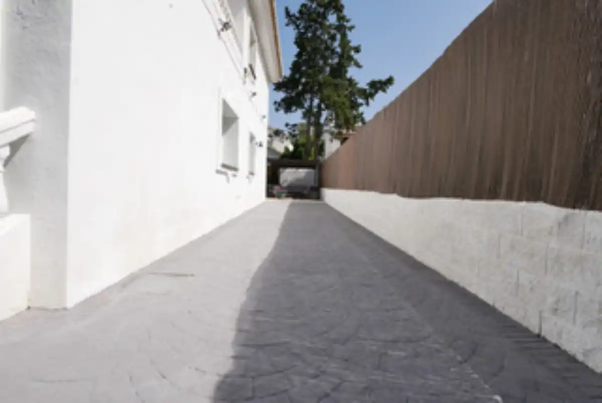 Vista exterior de Casa o xalet en venda en Marbella amb Aire condicionat, Jardí privat i Terrassa