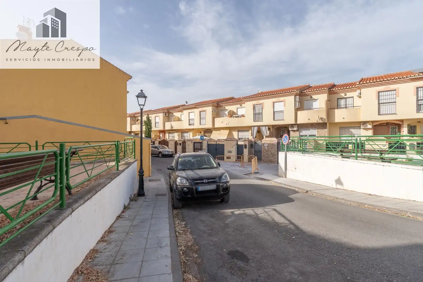 Außenansicht von Einfamilien-Reihenhaus zum Verkauf in Ogíjares mit Klimaanlage und Gemeinschaftspool