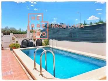 Chalet con piscina en venta en Els Terrers