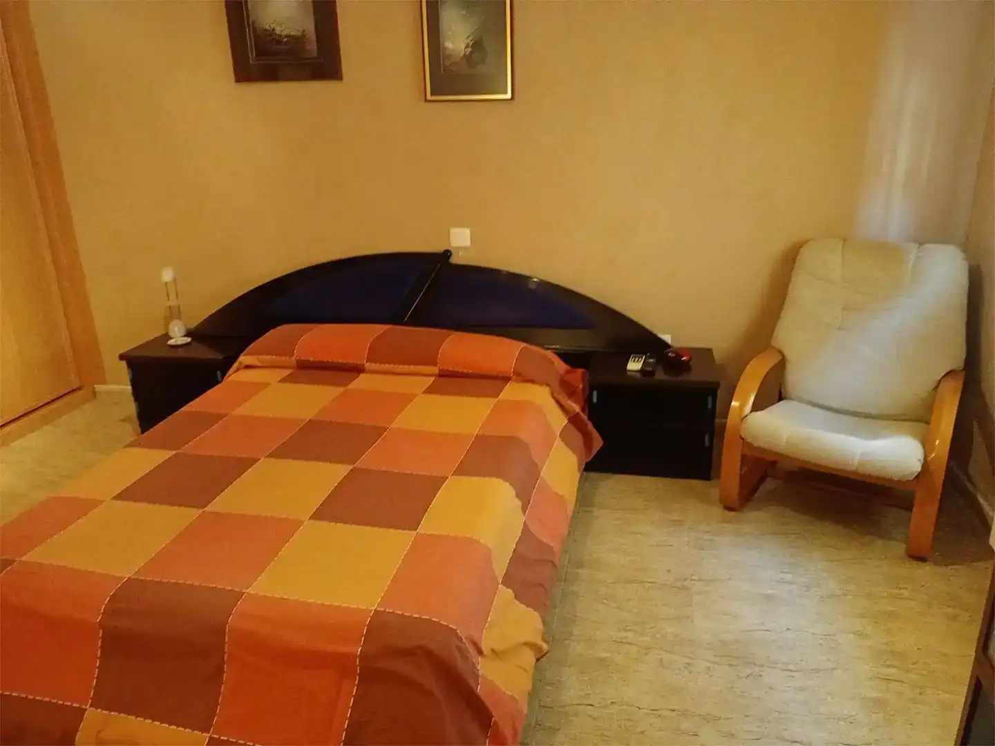 Dormitori de Casa o xalet en venda en Alcañizo amb Aire condicionat, Jardí privat i Moblat