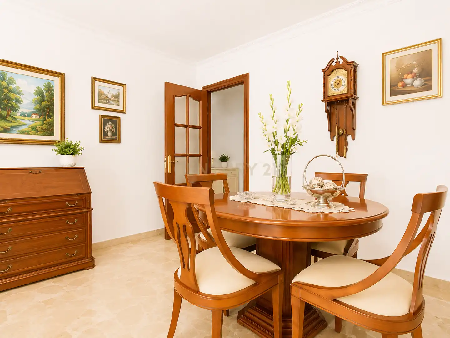 Menjador de Apartament en venda en Málaga amb Jardí privat, Traster i Microones