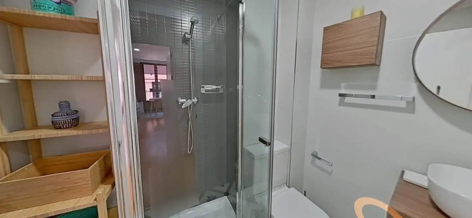 Bany de Apartament en venda en León Capital  amb Calefacció, Moblat i Balcó