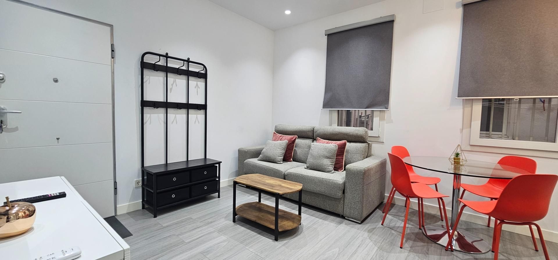 Living room of Flat to rent in  Madrid Capital  with Air Conditioner, Heating and Alarm