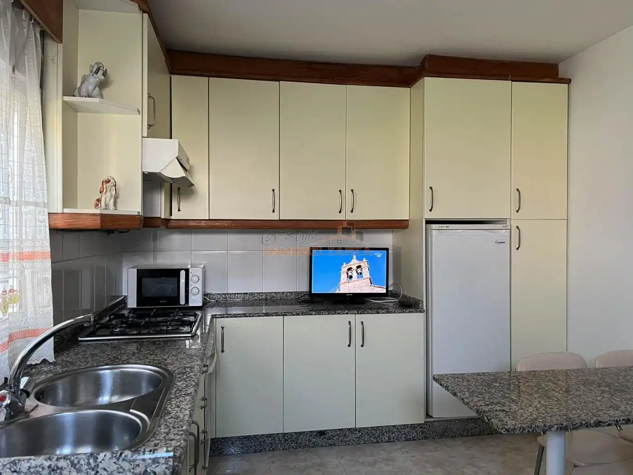 Cuina de Casa o xalet en venda en Ferrol amb Calefacció i Jardí privat