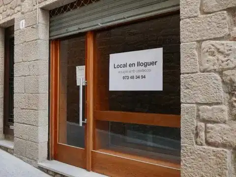 Business premises to rent in llices 1
