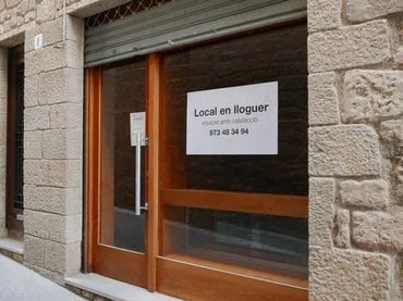 Business premises to rent in llices 1