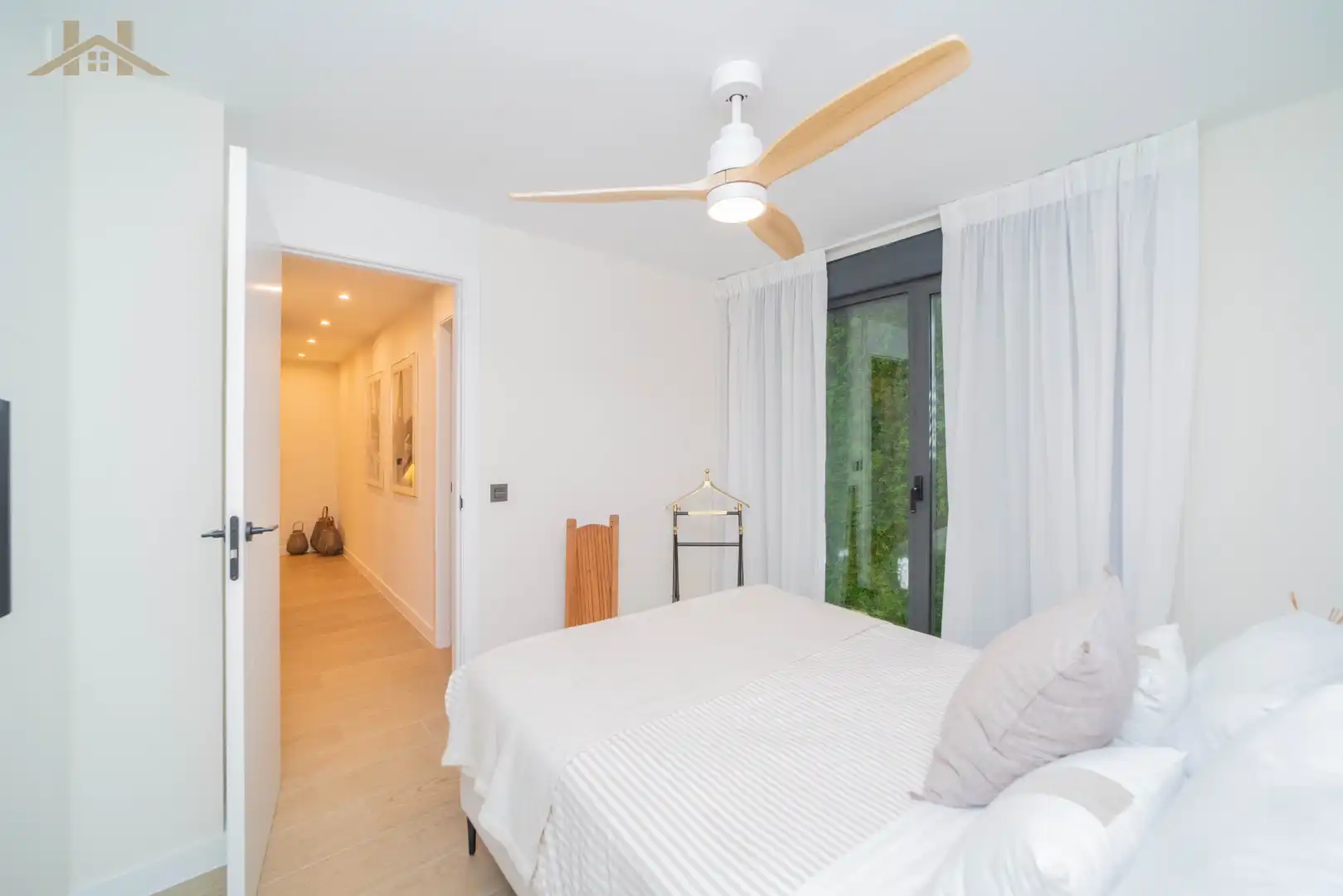 Dormitori de Casa o xalet en venda en Boadilla del Monte amb Calefacció, Jardí privat i Parquet