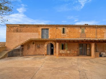 Casa rústica amb balcó en venda a Felanitx Poble