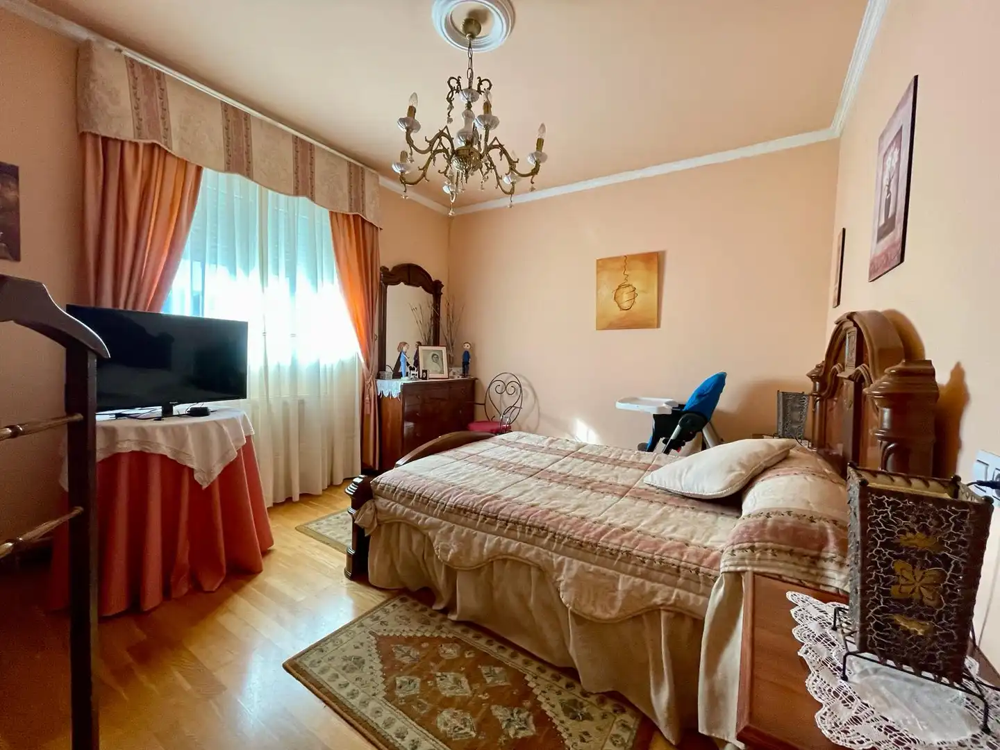 Dormitori de Casa o xalet en venda en Castro de Rei amb Calefacció, Jardí privat i Parquet