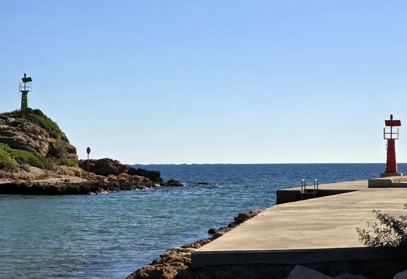 Vista exterior de Casa o xalet en venda en L'Ametlla de Mar  amb Jardí privat i Moblat