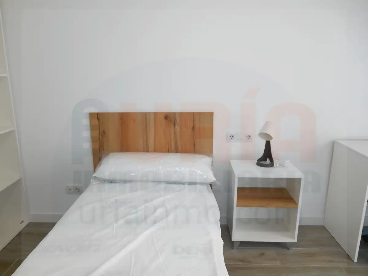 Habitación de Piso de alquiler en Oviedo  con Calefacción, Amueblado y Horno