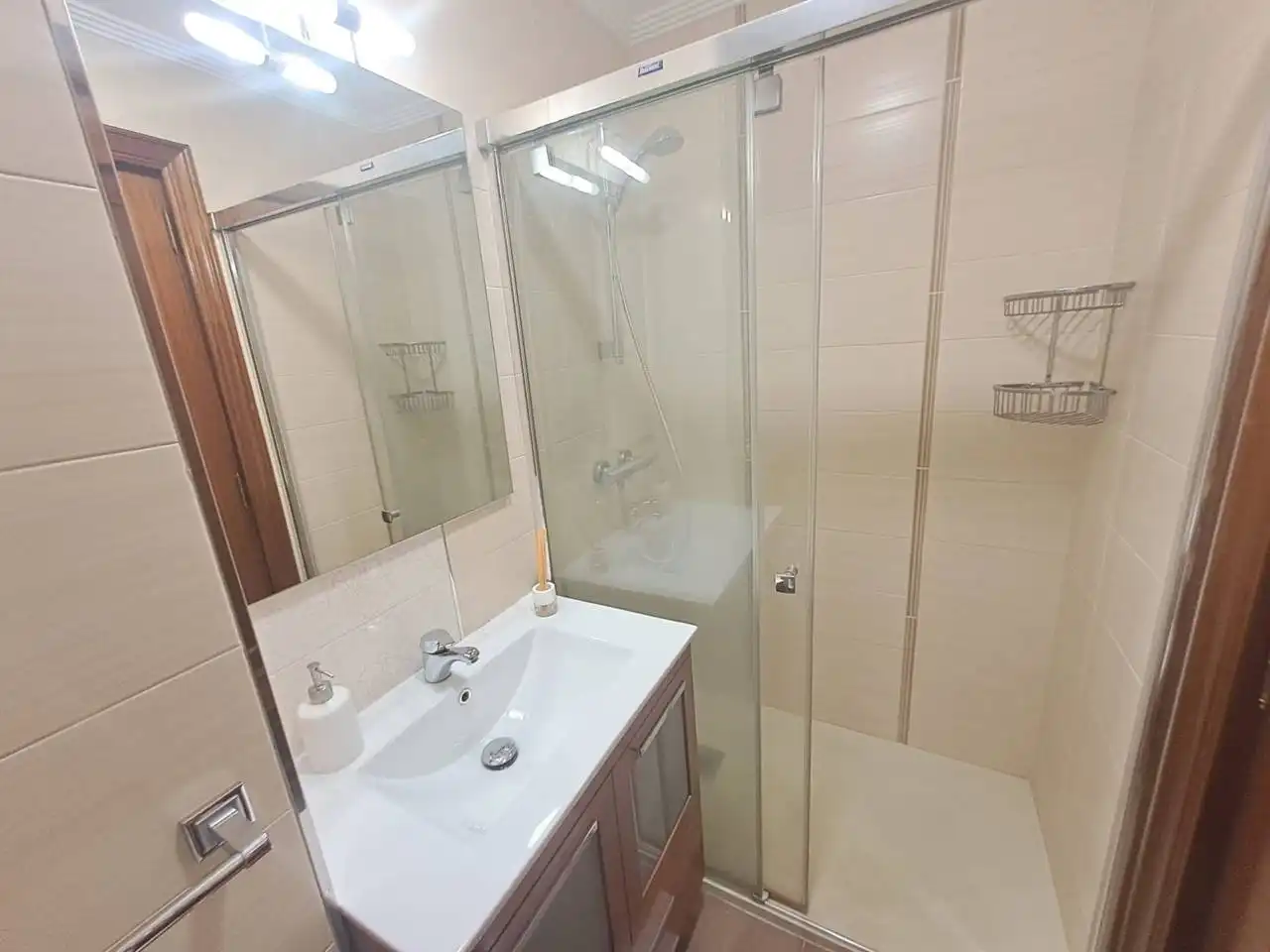 Flat for rent in Calle Antonio Machado, Reyes Católicos
