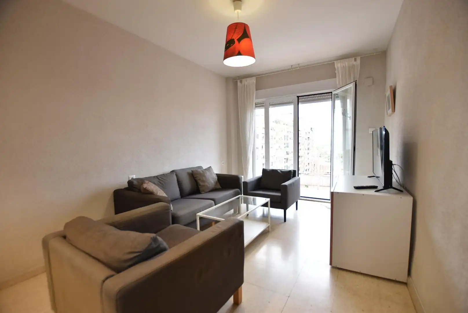 Living room of Flat for rent in Granada  with Heating, Furnished and Balcony