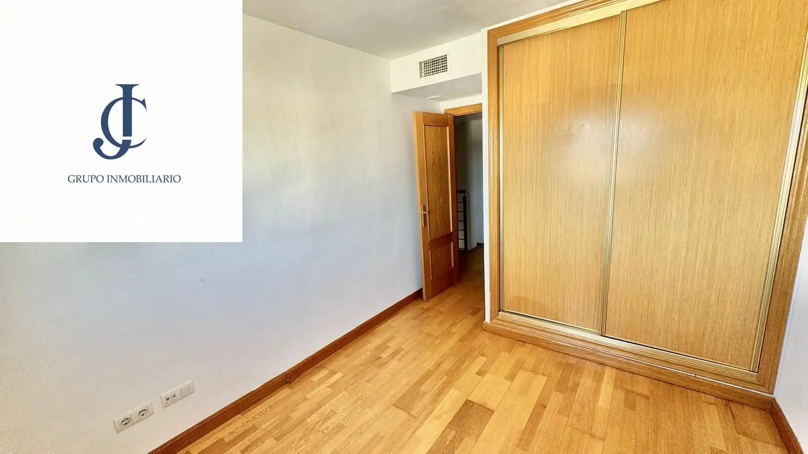 Casa aparellada en venda a UR6 15, imagen 16