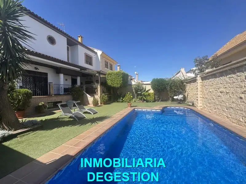 Casa adosada en venta en Linarejos