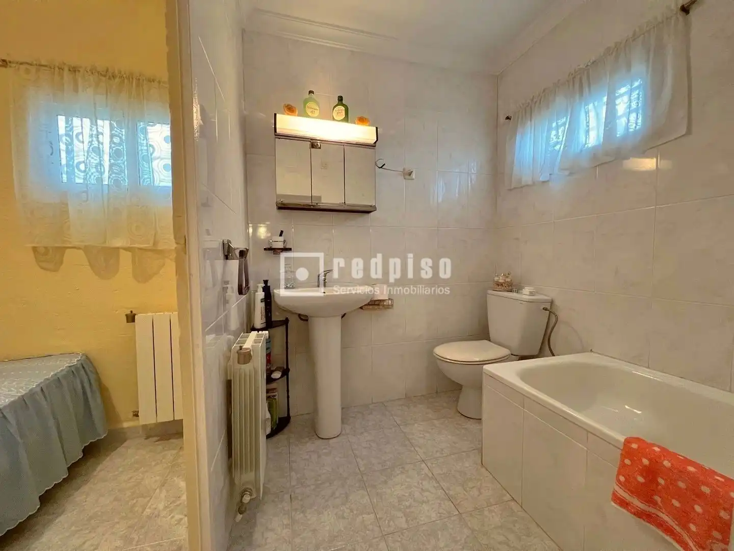 Badezimmer von Haus oder Chalet zum Verkauf in Casabermeja mit Privatgarten, Terrasse und Abstellraum