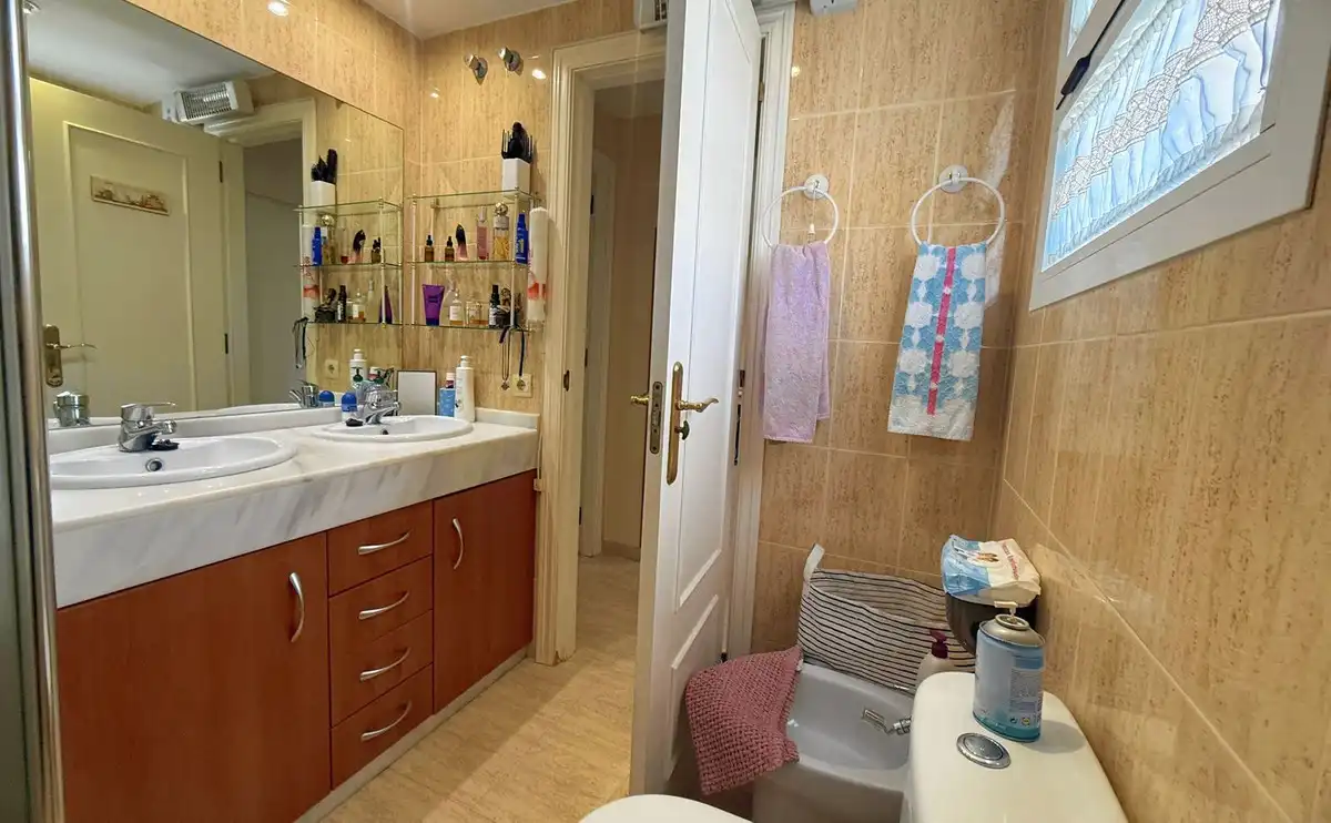 Baño de Apartamento en venta en Mijas con Piscina y Piscina comunitaria