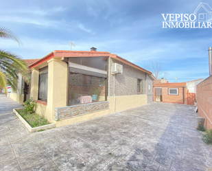 Exterior view of Single-family semi-detached for sale in Arganda del Rey  with Air Conditioner, Terrace and Swimming Pool