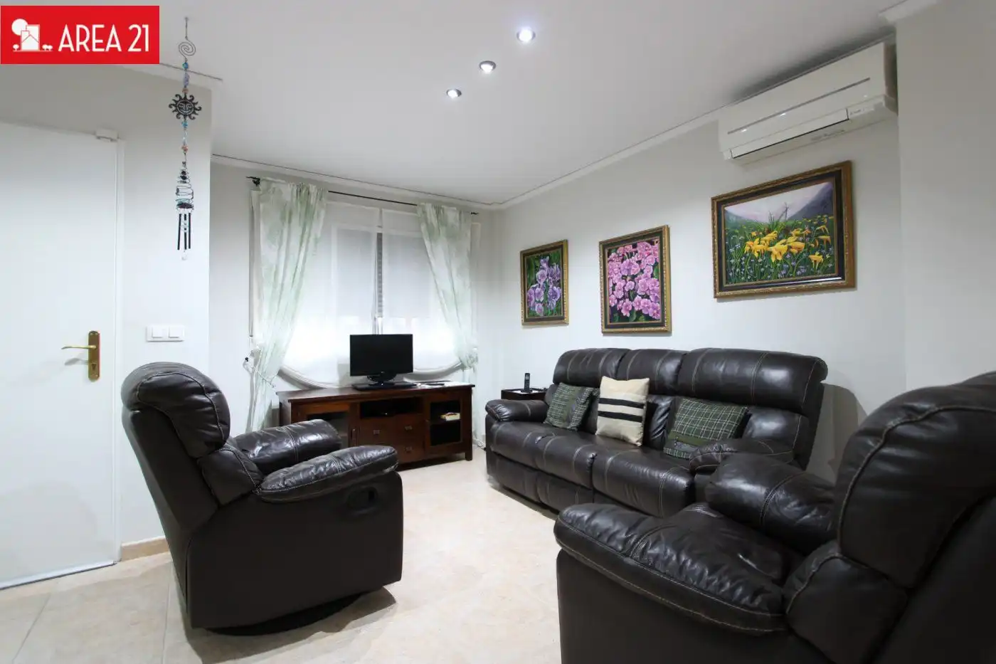 Living room of Detached homes for rent in La Pobla de Vallbona  with Air Conditioner, Heating and Terrace