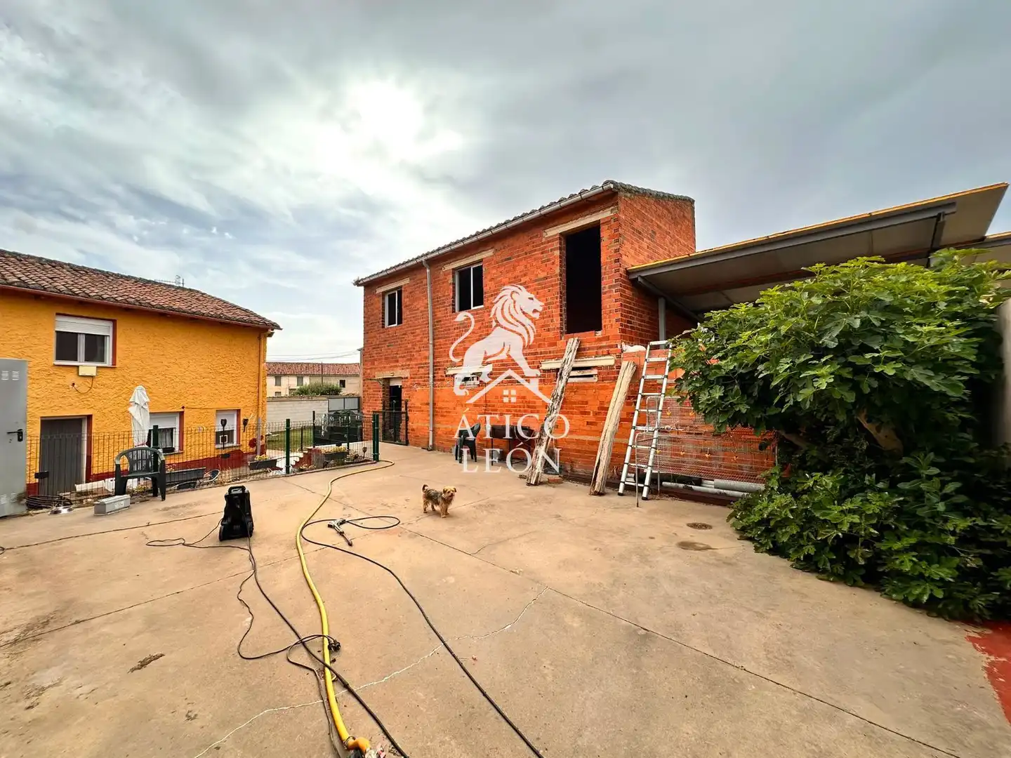 Exterior view of Houses for sale in Valdefresno  with Heating, Private garden and Storage room