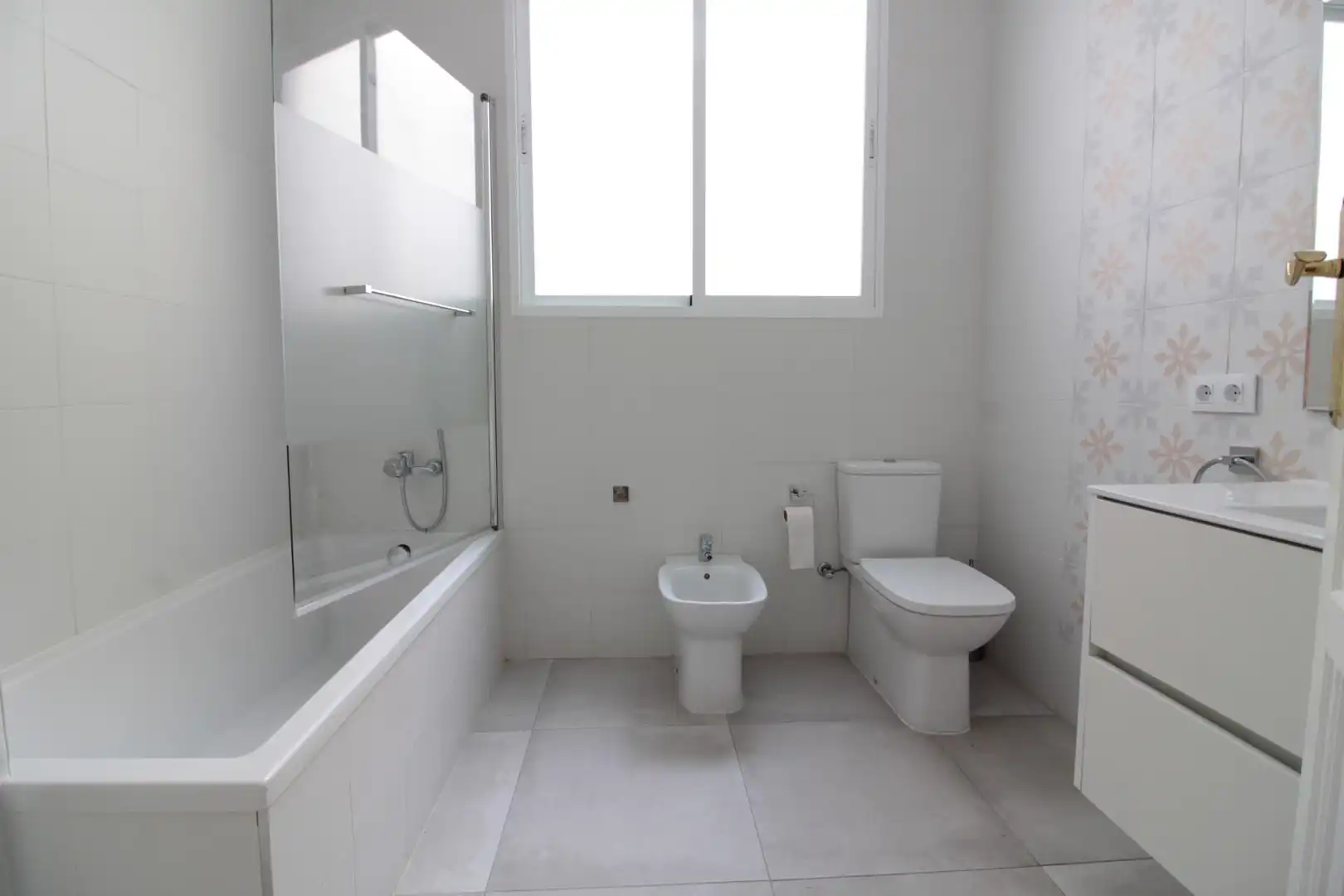 Baño de Piso de alquiler en Valencia con Balcón