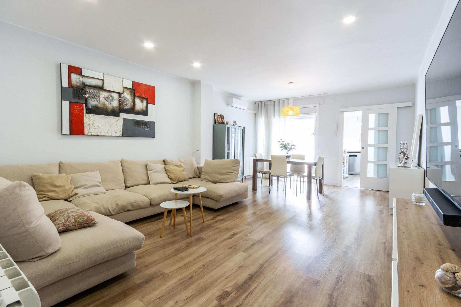 Sala d'estar de Casa o xalet en venda en Terrassa amb Calefacció, Parquet i Terrassa