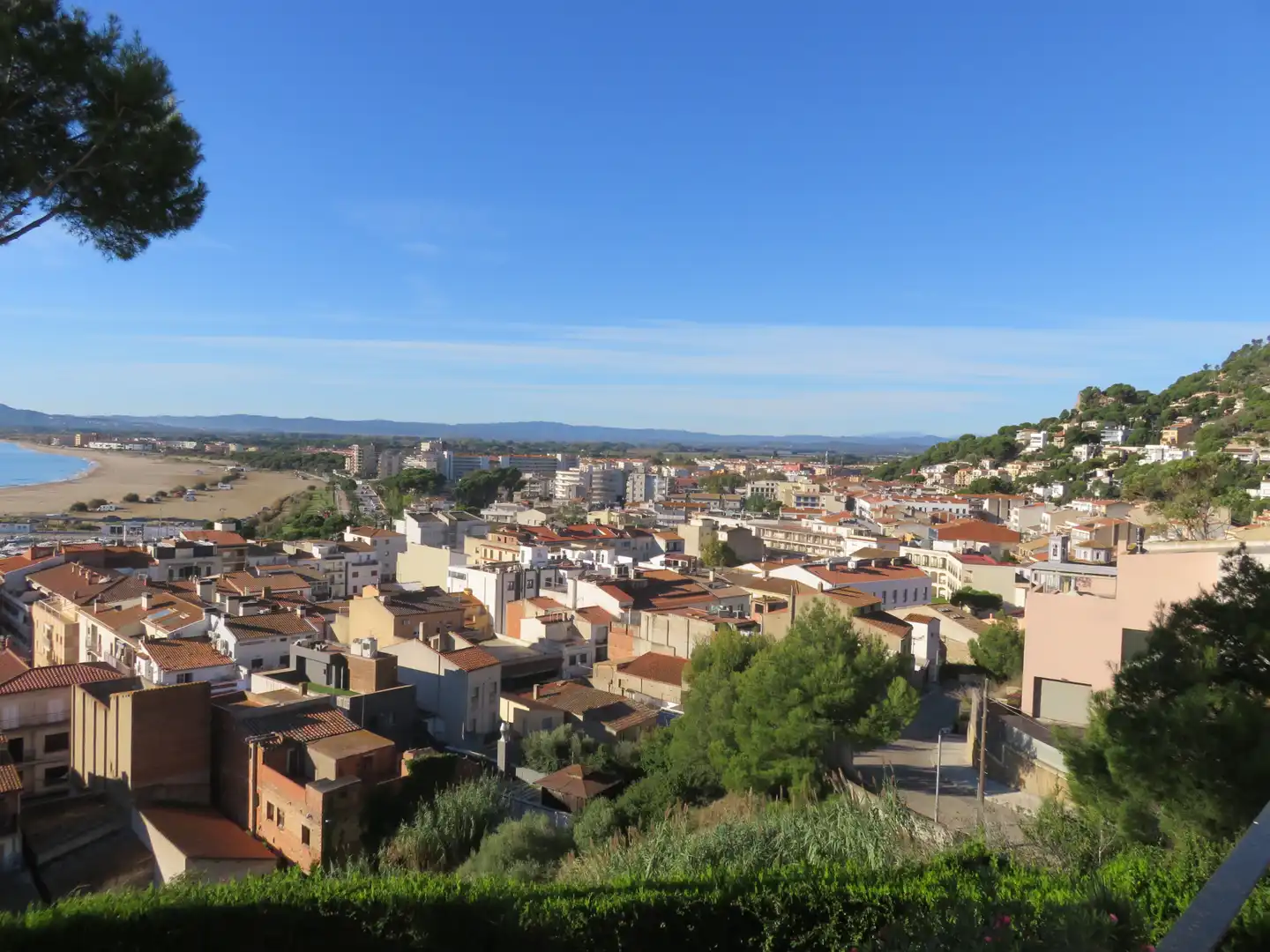 Vista exterior de Apartamento en venta en L'Estartit con Calefacción, Terraza y Amueblado