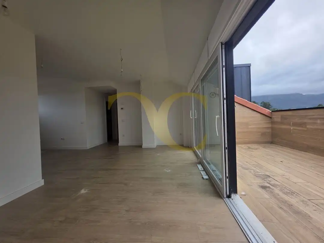Dachboden zum Verkauf in Llanes mit Heizung, Privatgarten und Terrasse