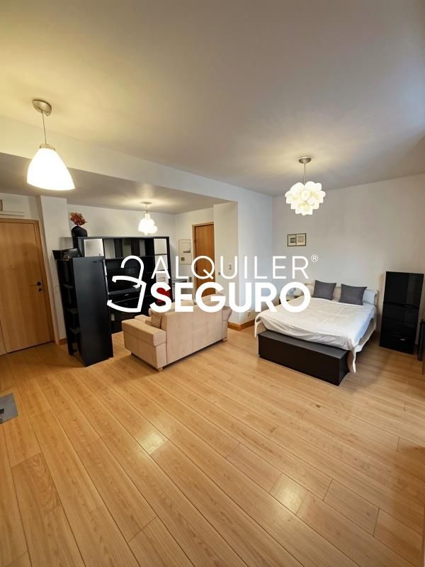 Dormitori de Estudi de lloguer en  Madrid Capital amb Aire condicionat, Calefacció i Moblat