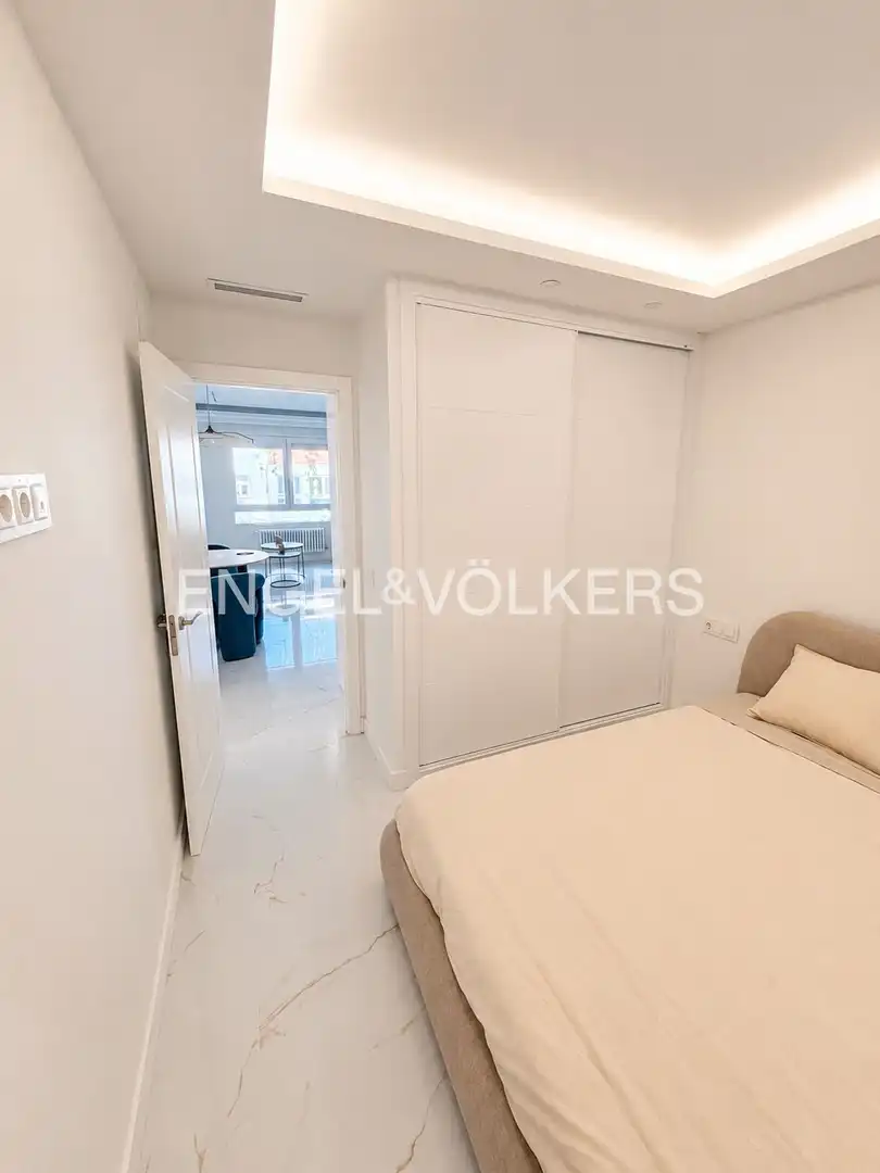 Bedroom of Flat for sale in Madrid  with Air Conditioner, Heating and Furnished
