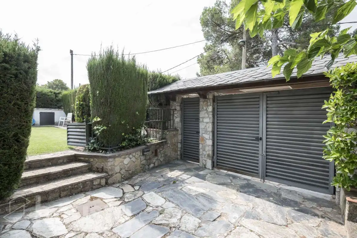 Vista exterior de Casa o xalet en venda en Mediona amb Aire condicionat, Calefacció i Jardí privat