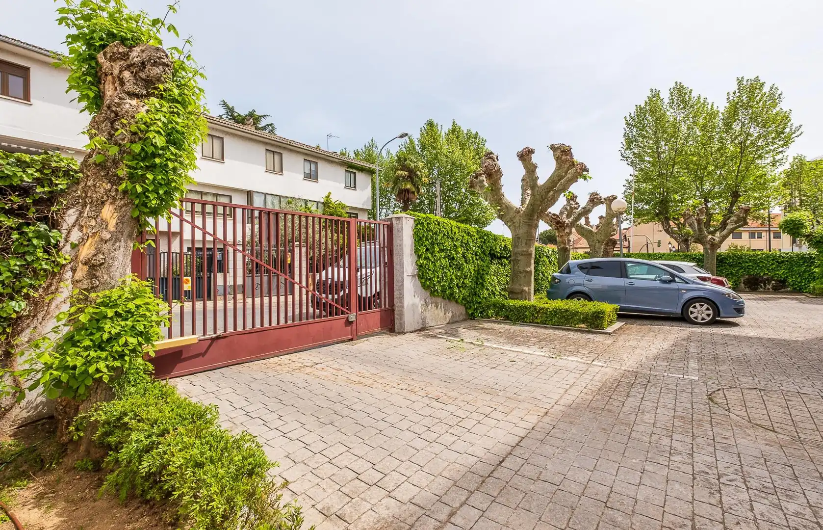 Exterior view of Duplexes for sale in El Escorial  with Heating, Private garden and Parquet flooring