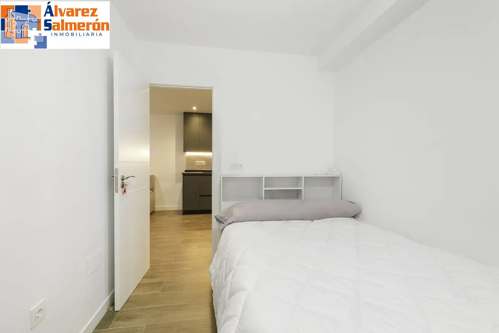 Bedroom of Apartments for sale in Granada