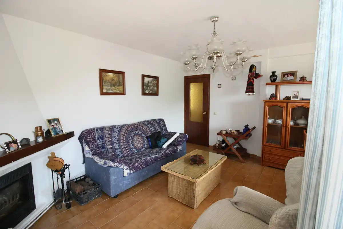 Sala d'estar de Pis en venda en Cuevas del Valle amb Calefacció, Traster i Moblat