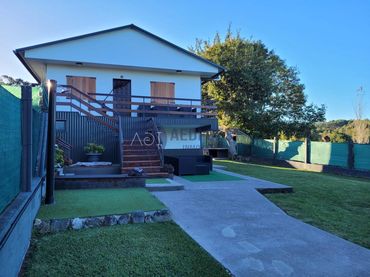 Casa con jardín en venta en Bueu