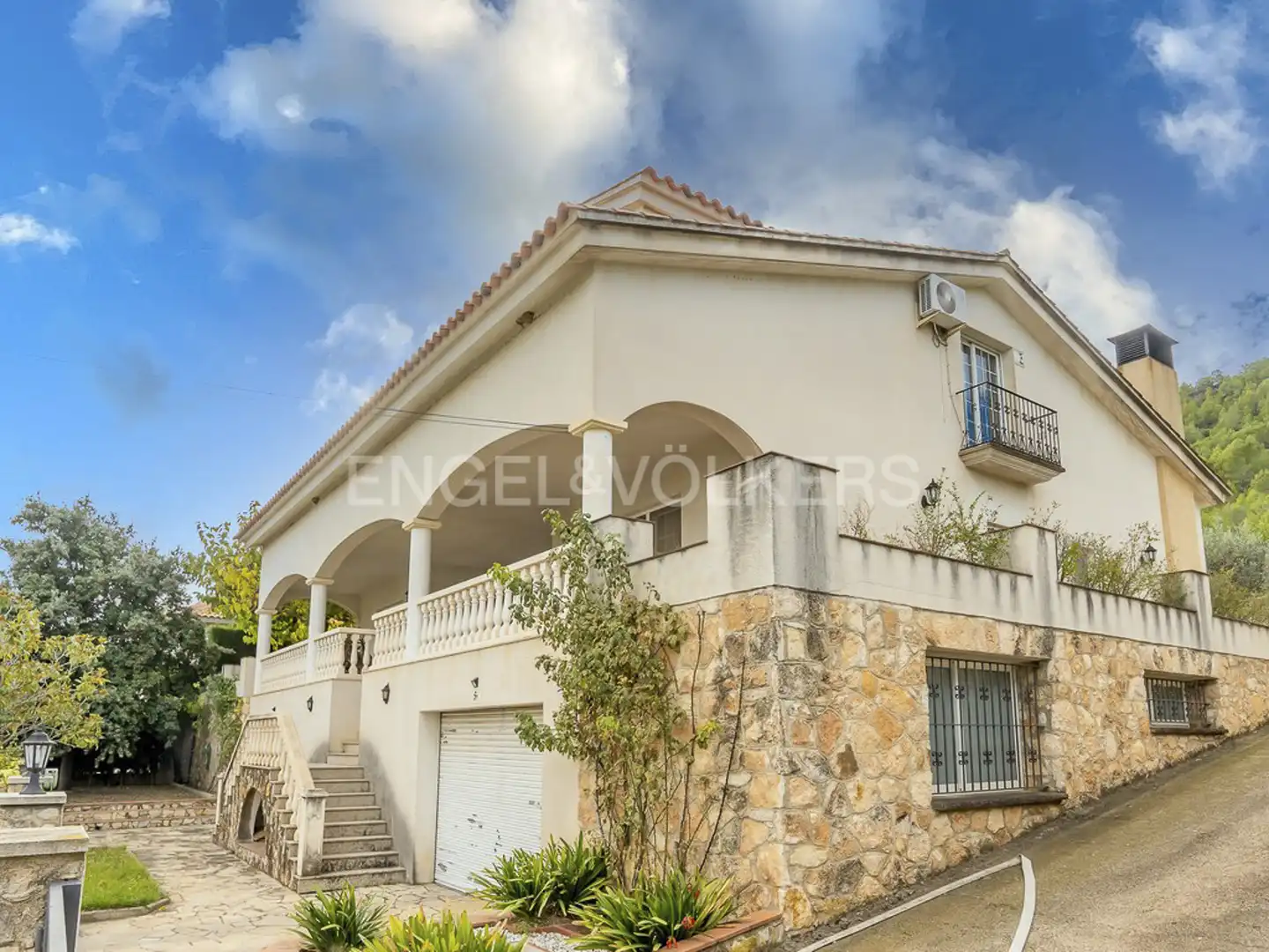 Vista exterior de Casa o xalet en venda en Vespella de Gaià amb Aire condicionat, Calefacció i Jardí privat