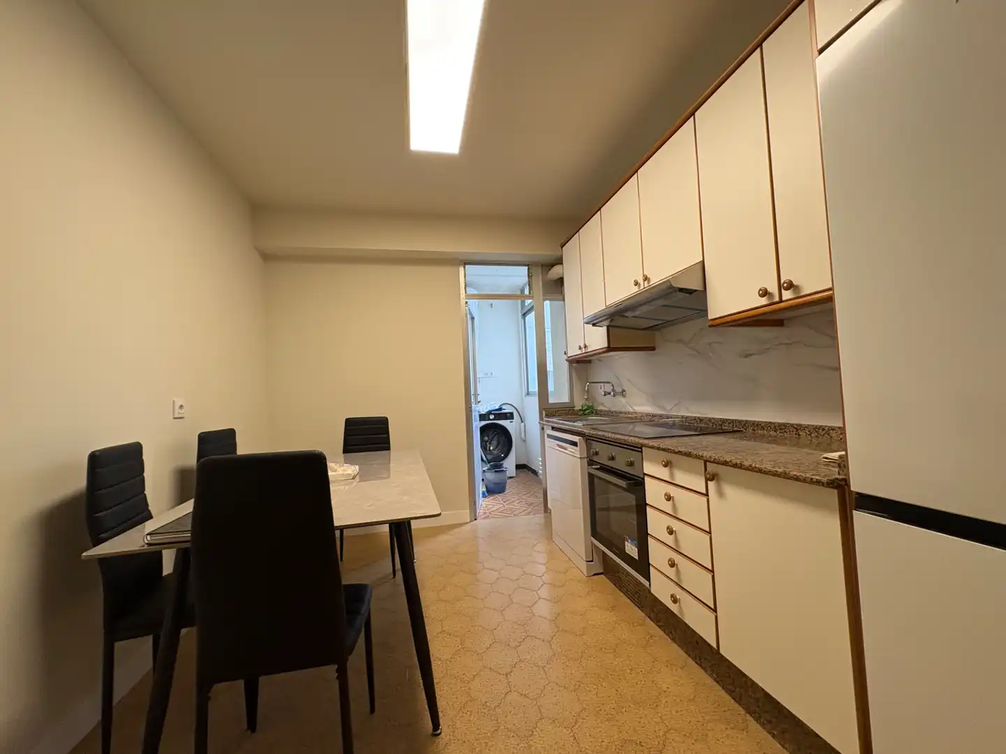 Küche von Wohnung zur Miete in Ferrol mit Abstellraum, Möbliert und Ofen