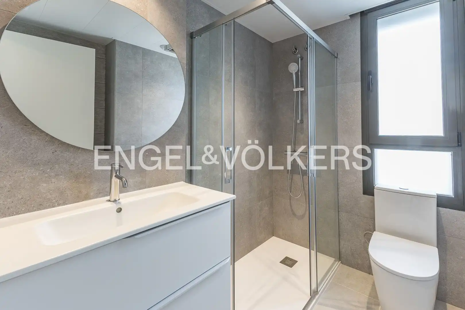 Bathroom of Flat for rent in Esplugues de Llobregat  with Air Conditioner, Heating and Parquet flooring