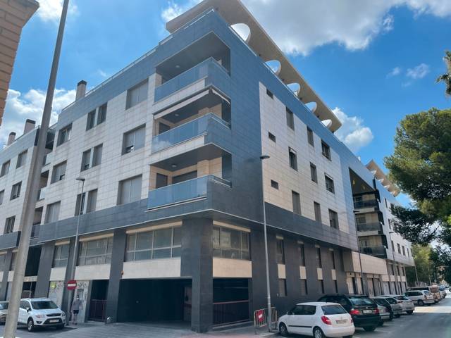 Garaje en Alquiler en Avenida de la Vega en Orihuela ciudad