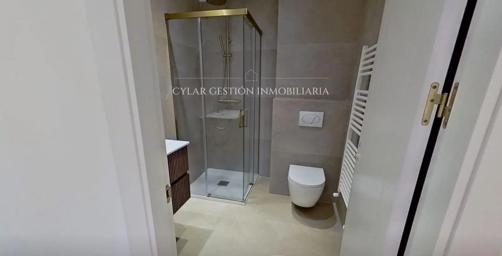 Bany de Pis en venda en Salamanca amb Calefacció, Terrassa i Moblat