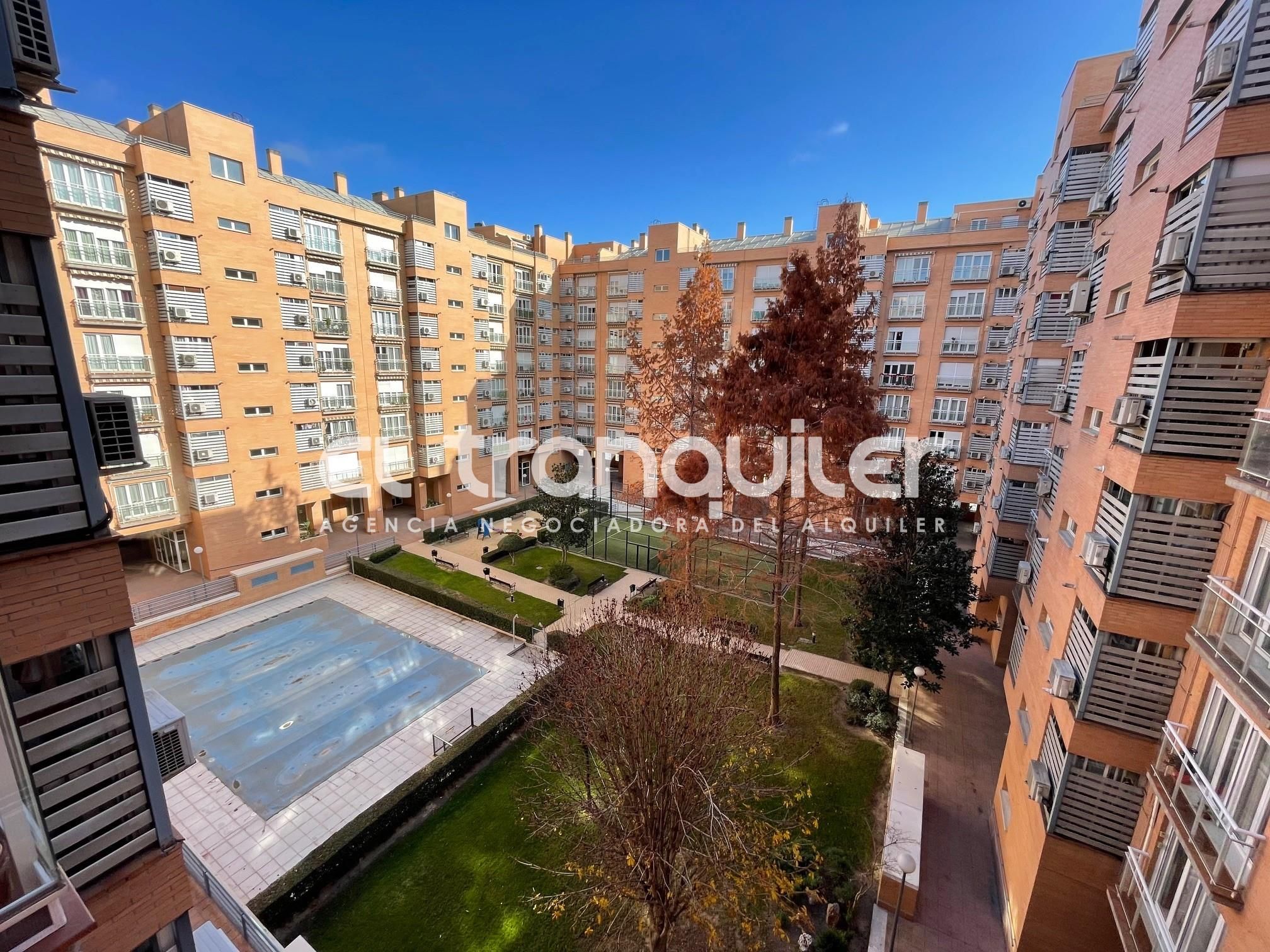 Vista exterior de Pis de lloguer en  Madrid Capital amb Aire condicionat, Parquet i Traster