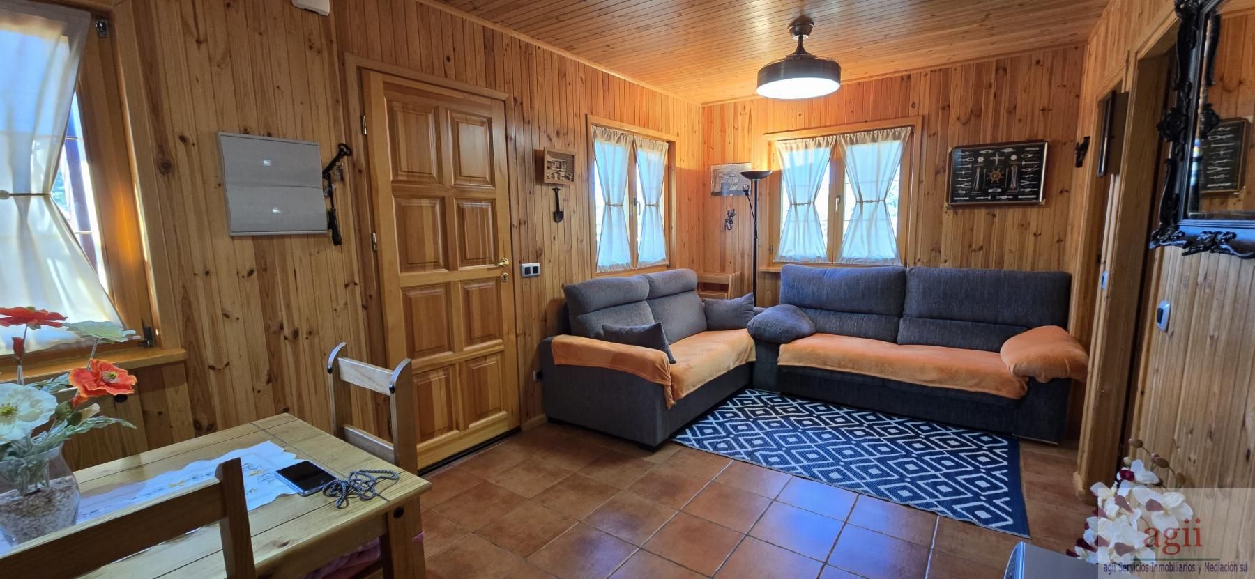 Sala d'estar de Casa o xalet en venda en Trillo amb Calefacció, Traster i Moblat