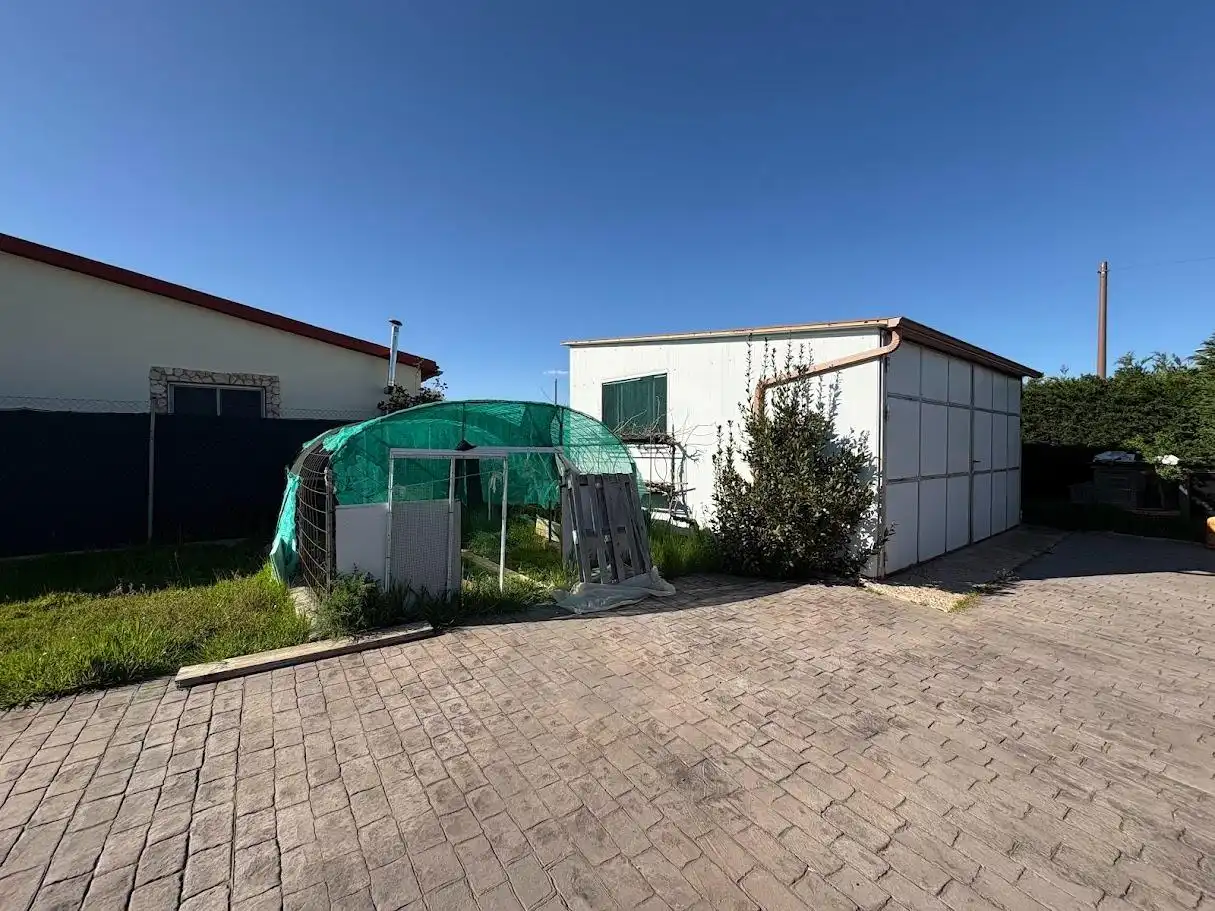 Vista exterior de Finca rústica en venta en Cubillas de Santa Marta con Calefacción, Jardín privado y Terraza